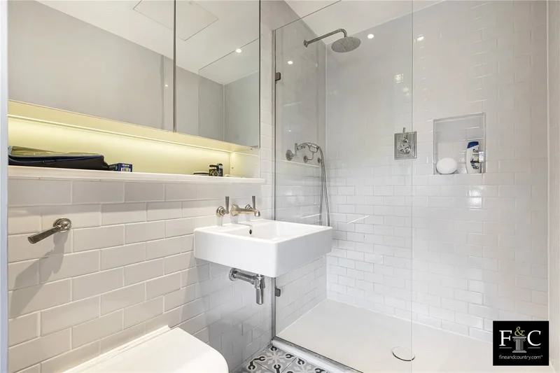 Grays Inn Road, London, England, United Kingdom. - Photo 11