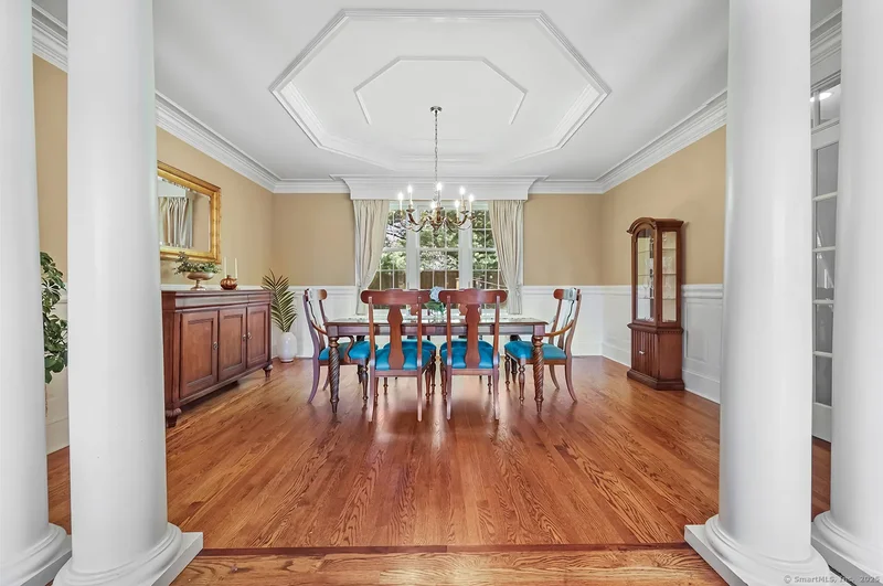 305 South Gate Lane, Fairfield, CT, 06890, USA, Fairfield, Connecticut, United States. - Photo 35