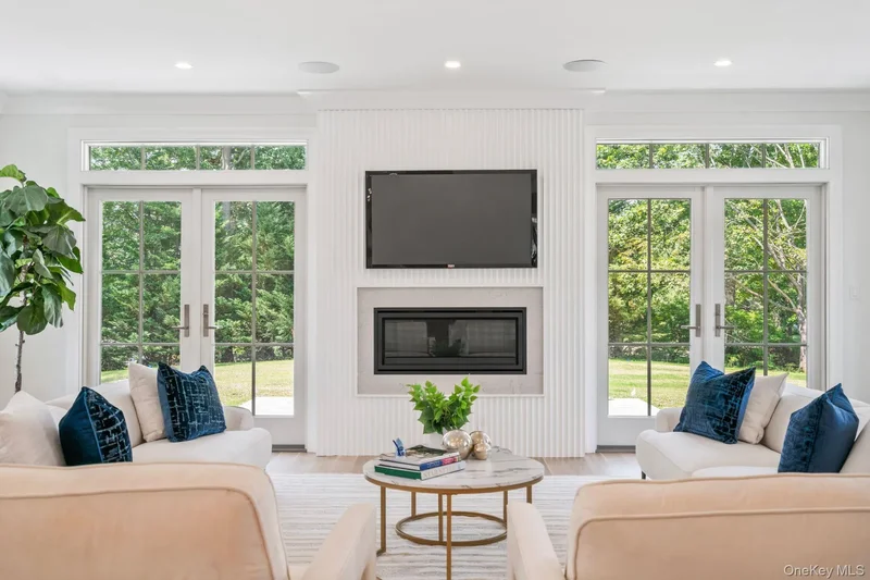 10 Threepence Drive, Melville, New York, United States. - Photo 22