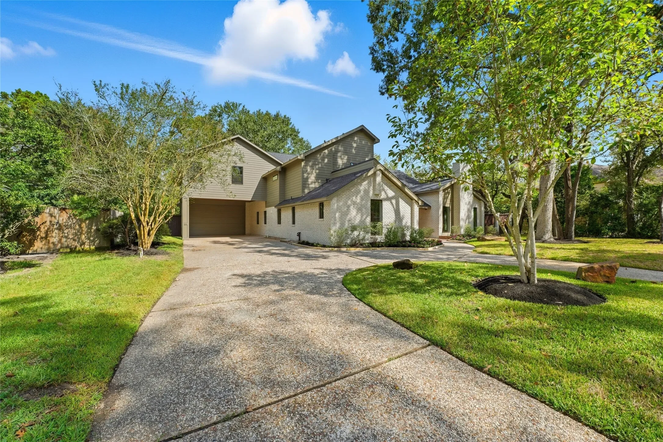 Exterior photo 2