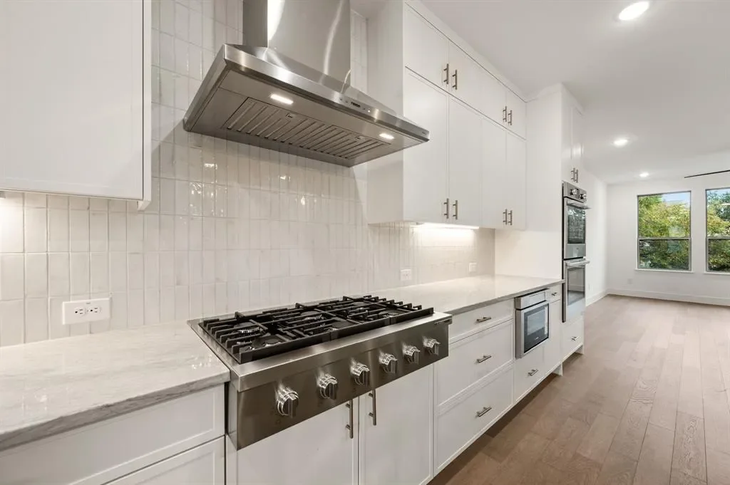 1344 Cherry Hills Lane, Irving, Texas, United States. - Photo 12