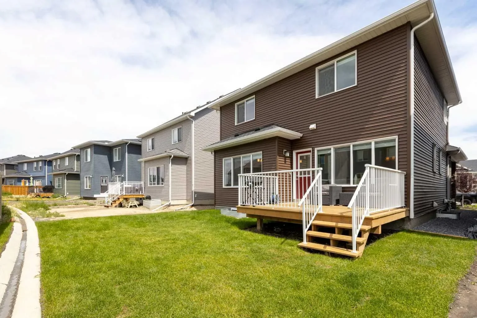 1635 Baywater Street SW, Airdrie, Alberta, Canada. - Photo 7