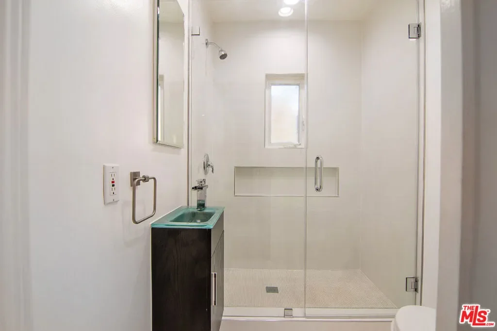 9037 Elevado Street, Los Angeles, California, United States. - Photo 21