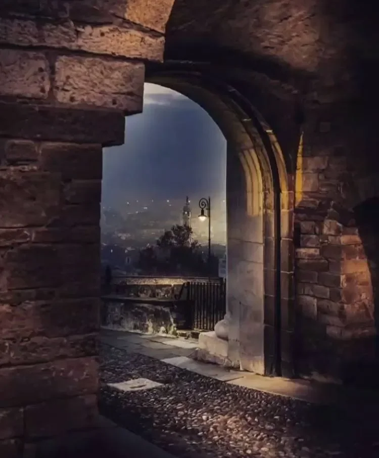 Piazza Camillo Benso di Cavour 11A, Bergamo, Lombardy, Italy. - Photo 15