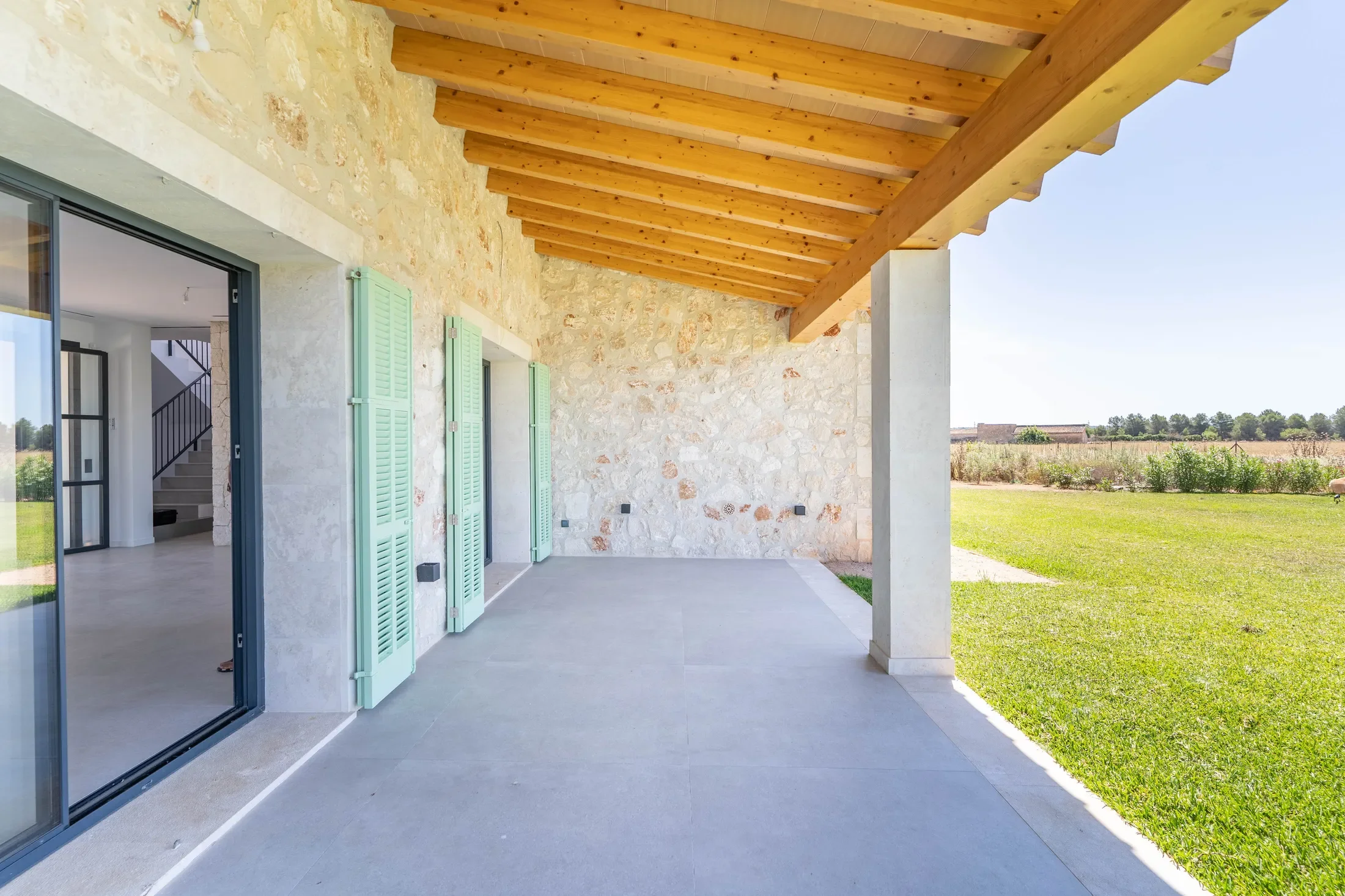 Exterior photo 4