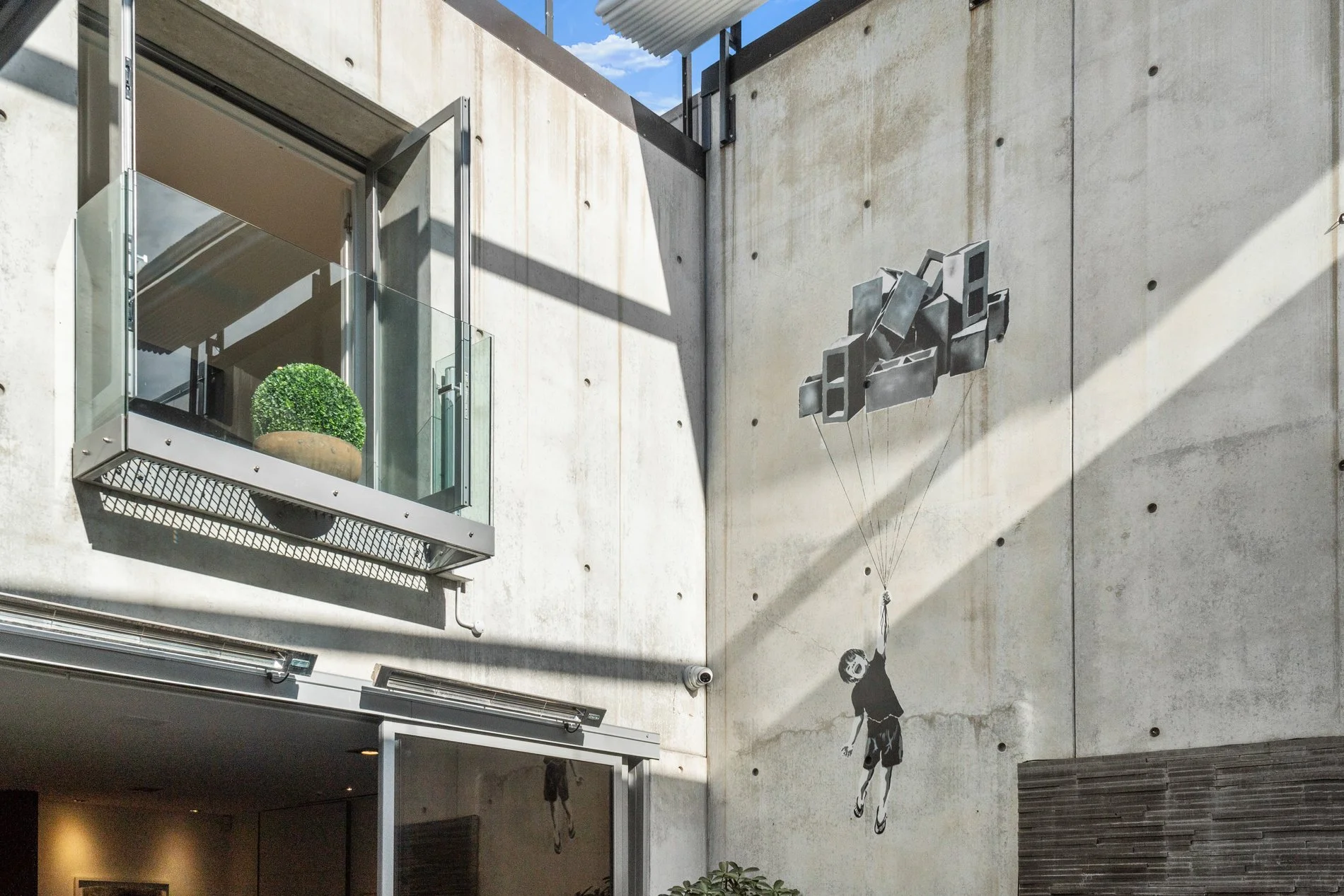 Exterior photo 3