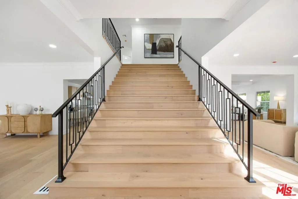 832 S Plymouth Boulevard, Los Angeles, California, United States. - Photo 5