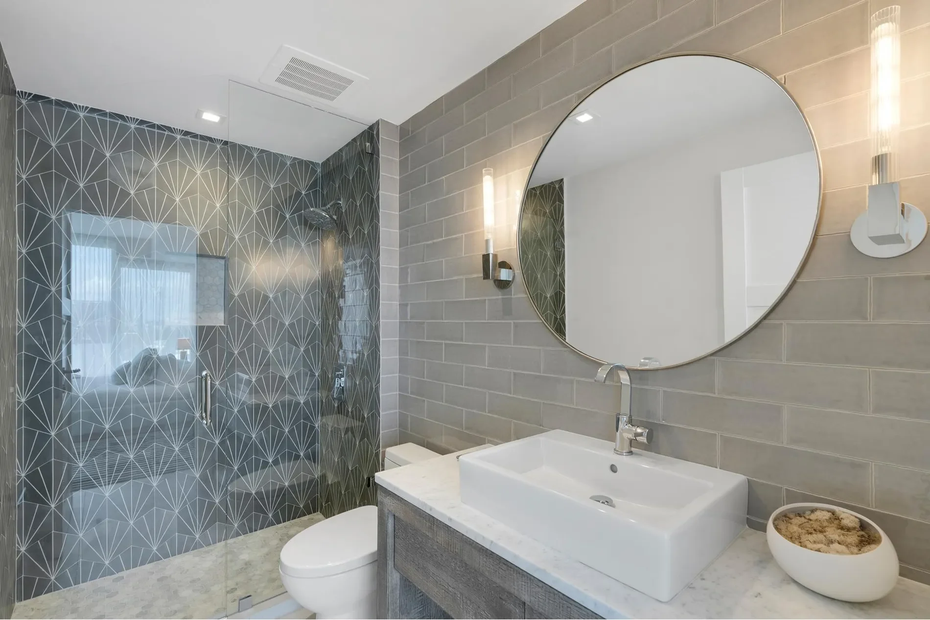 1 Collins Ave, Miami Beach, Florida, United States. - Photo 13
