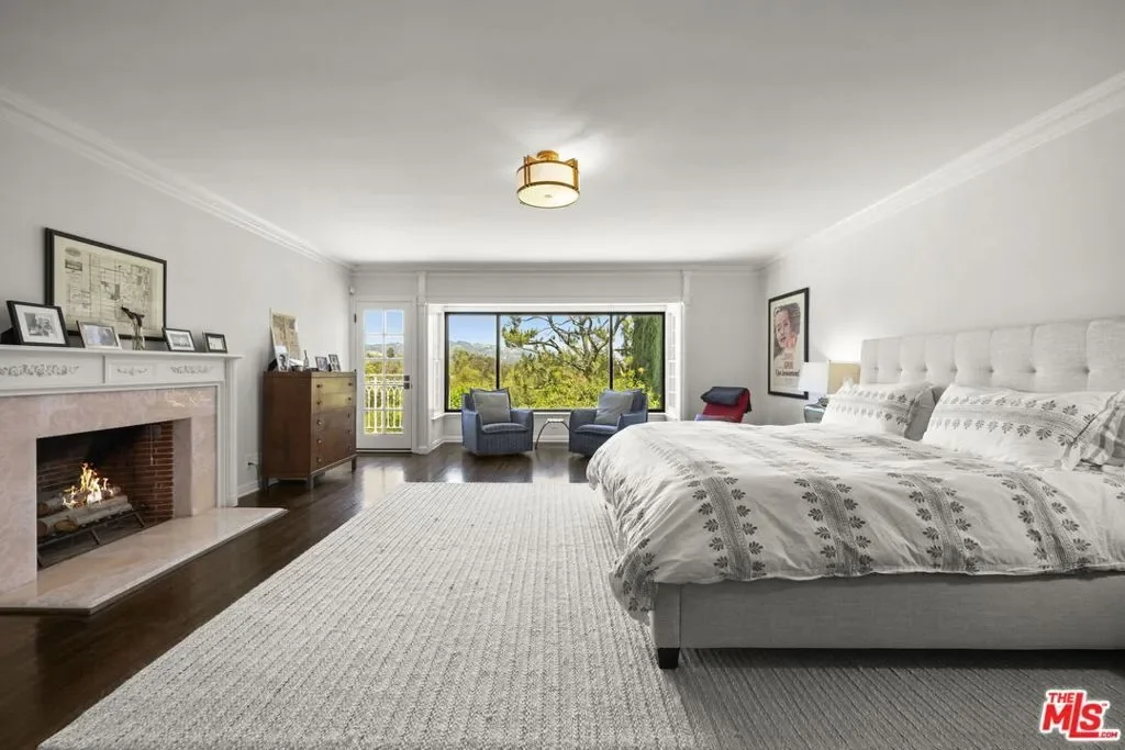 850 Birchwood Drive, Los Angeles, California, United States. - Photo 47