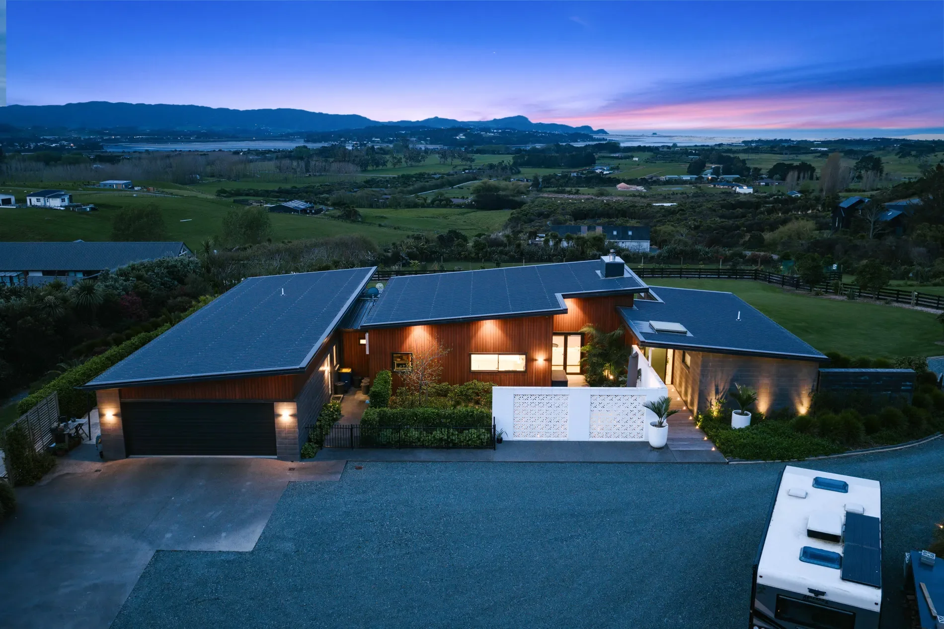 Exterior photo 9