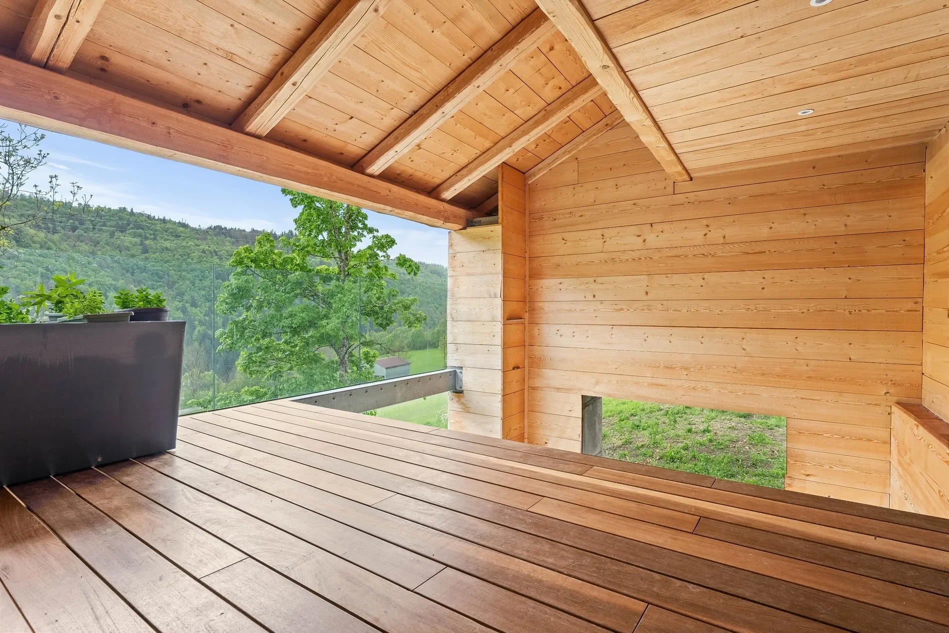 Exterior photo 3