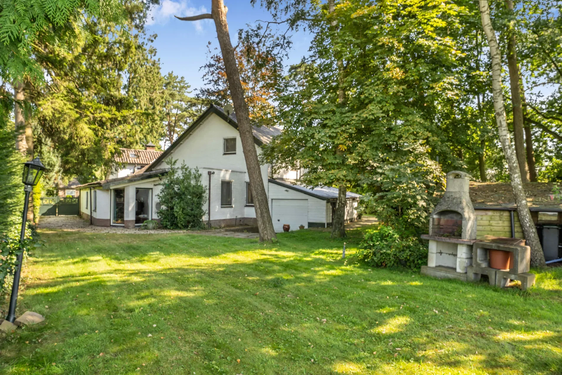 Exterior photo 5