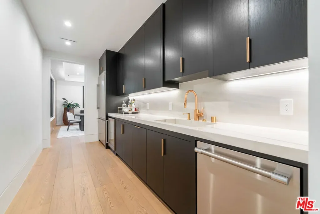 17228 Otsego Street, Los Angeles, California, United States. - Photo 4