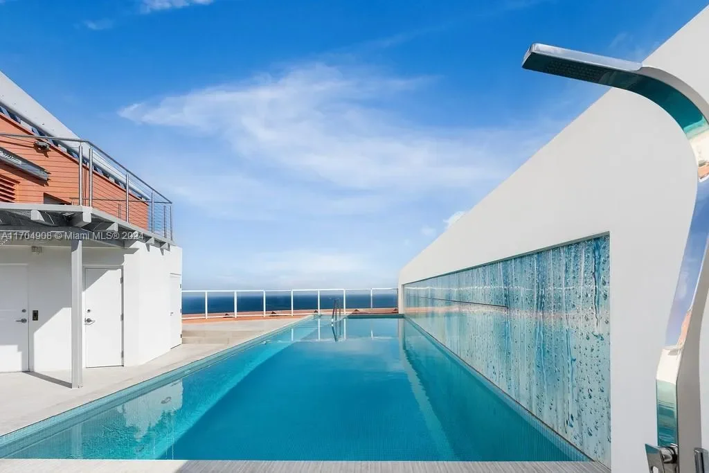 300 S Pointe Dr, #PH-5, Miami Beach, Florida, United States. - Photo 30