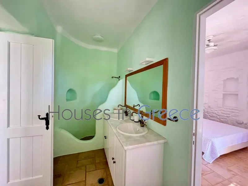 Cycladic traditional villa for sale in Voutakos-Paros