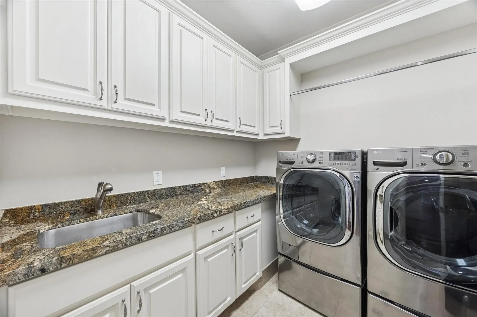 711 Timber Hill Drive, Hedwig Village, Texas, United States. - Photo 40