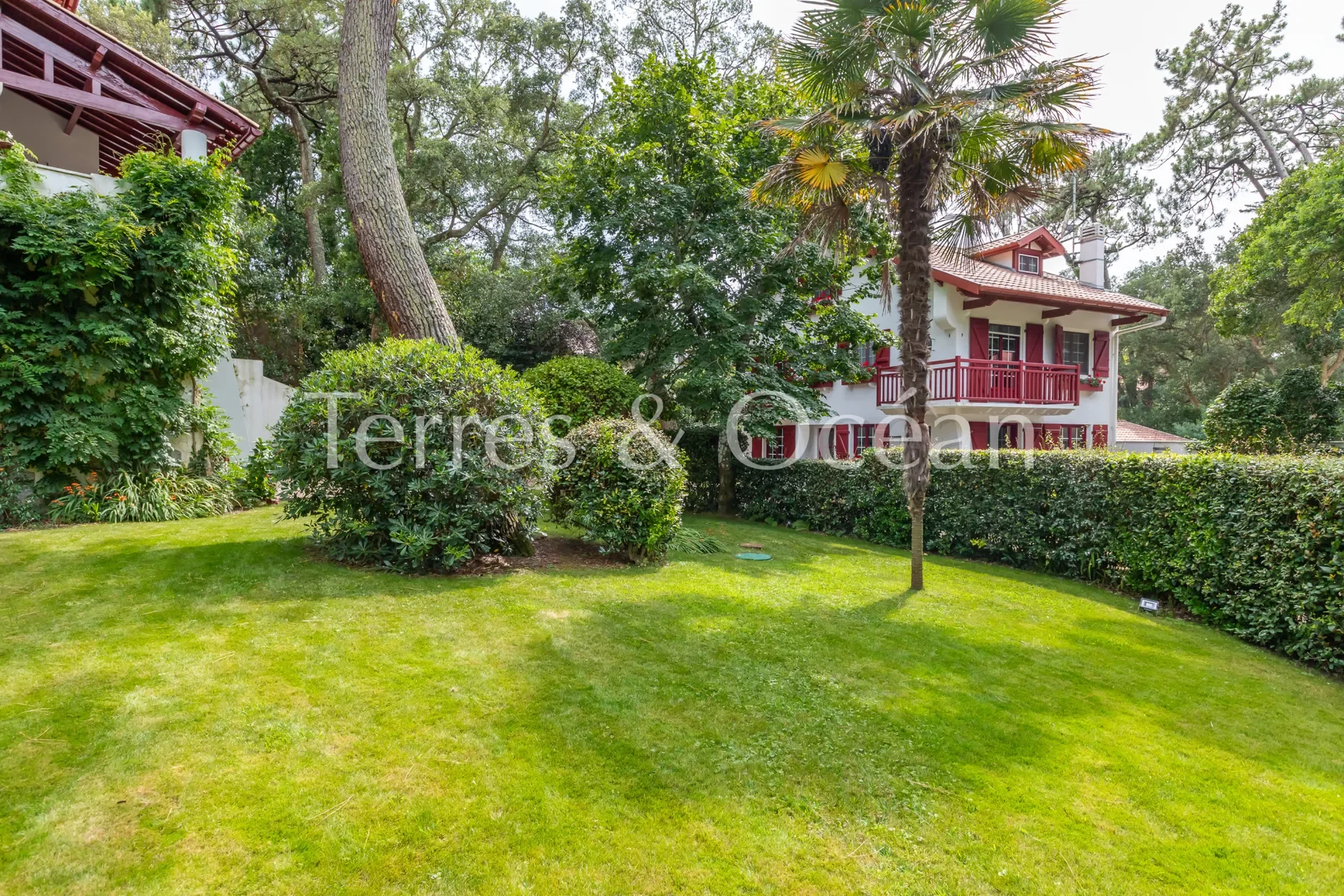 Exterior photo 8