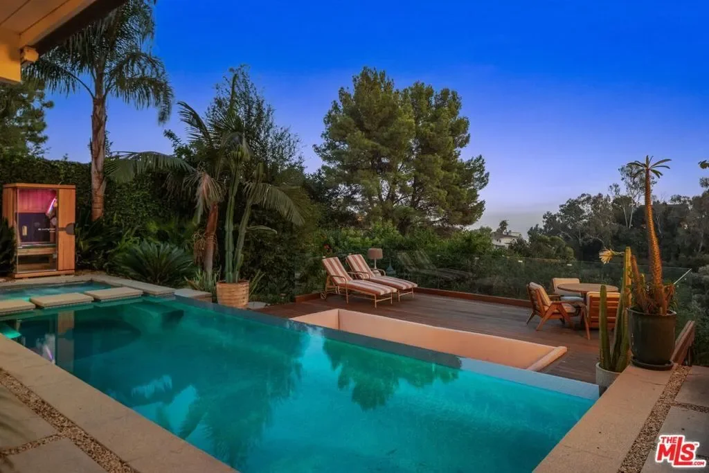 2102 Ridgemont Drive, Los Angeles, California, United States. - Photo 13