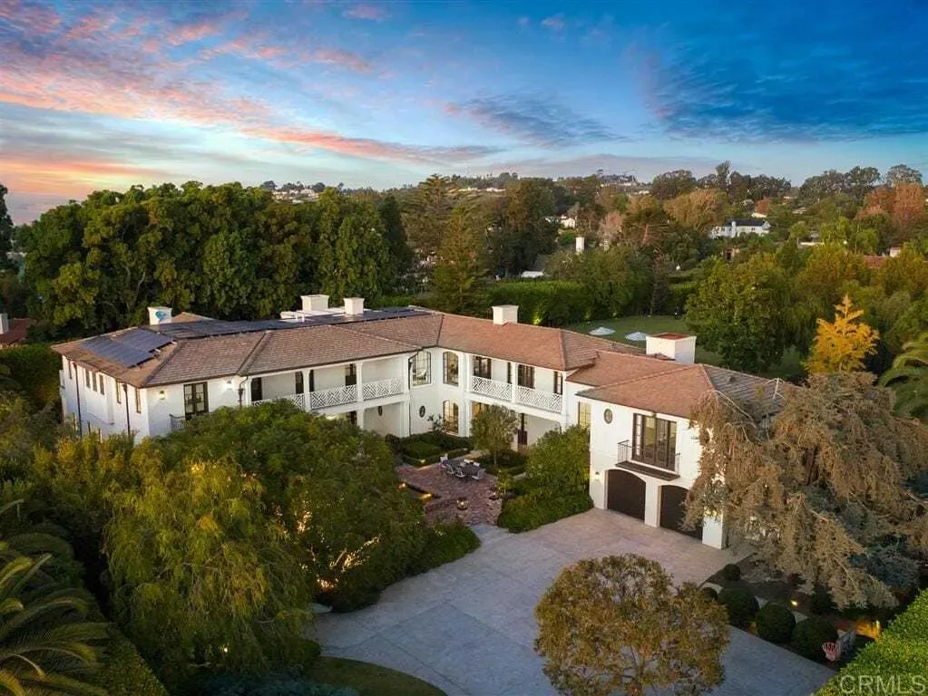 Exterior photo 3
