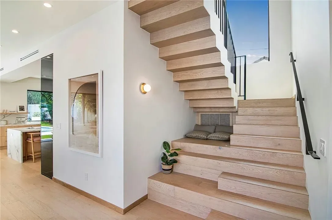 22616 Hatteras Street, Los Angeles, California, United States. - Photo 9