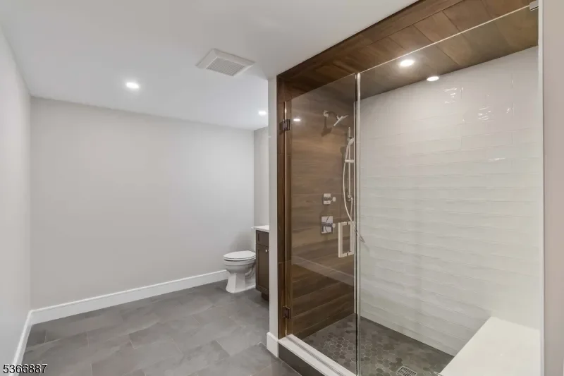 520 Clinton Ave, Wyckoff Twp., NJ 07481, Wyckoff, New Jersey, United States. - Photo 7