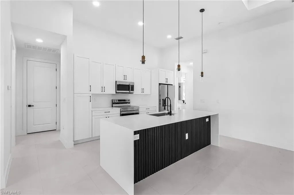 417 SW 23rd TER, CAPE CORAL, FL 33991, Cape Coral, Florida, United States. - Photo 2