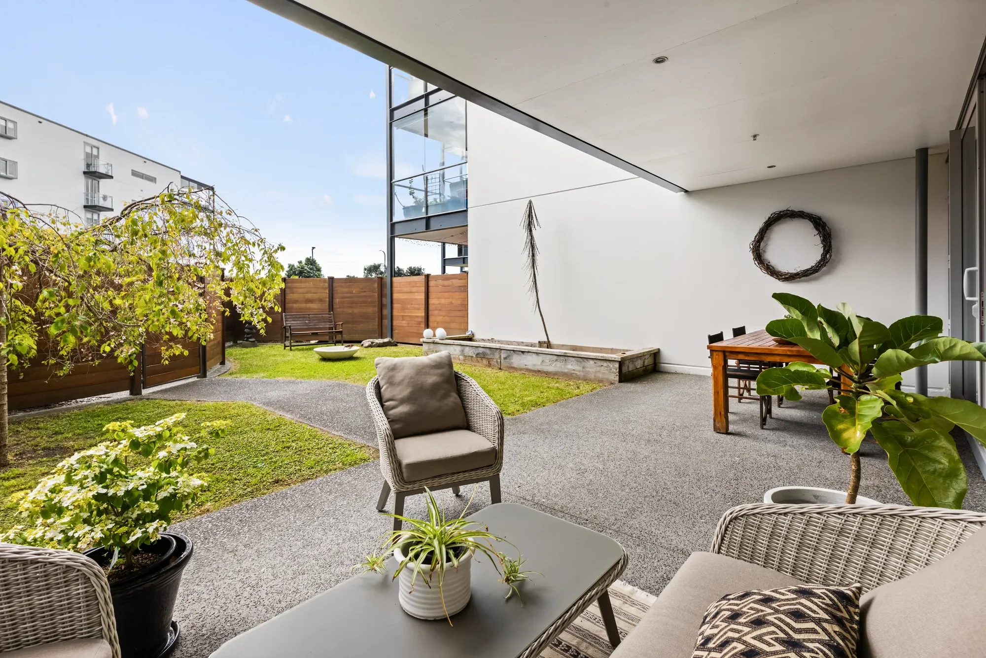 Exterior photo 4