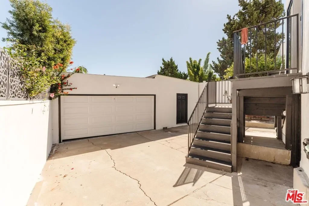 2060 High Tower Drive, Los Angeles, California, United States. - Photo 20