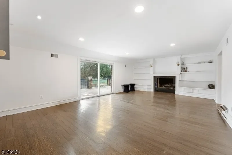 17 Rolling Hill Way, Clark Twp., NJ 07066, Clark, New Jersey, United States. - Photo 8