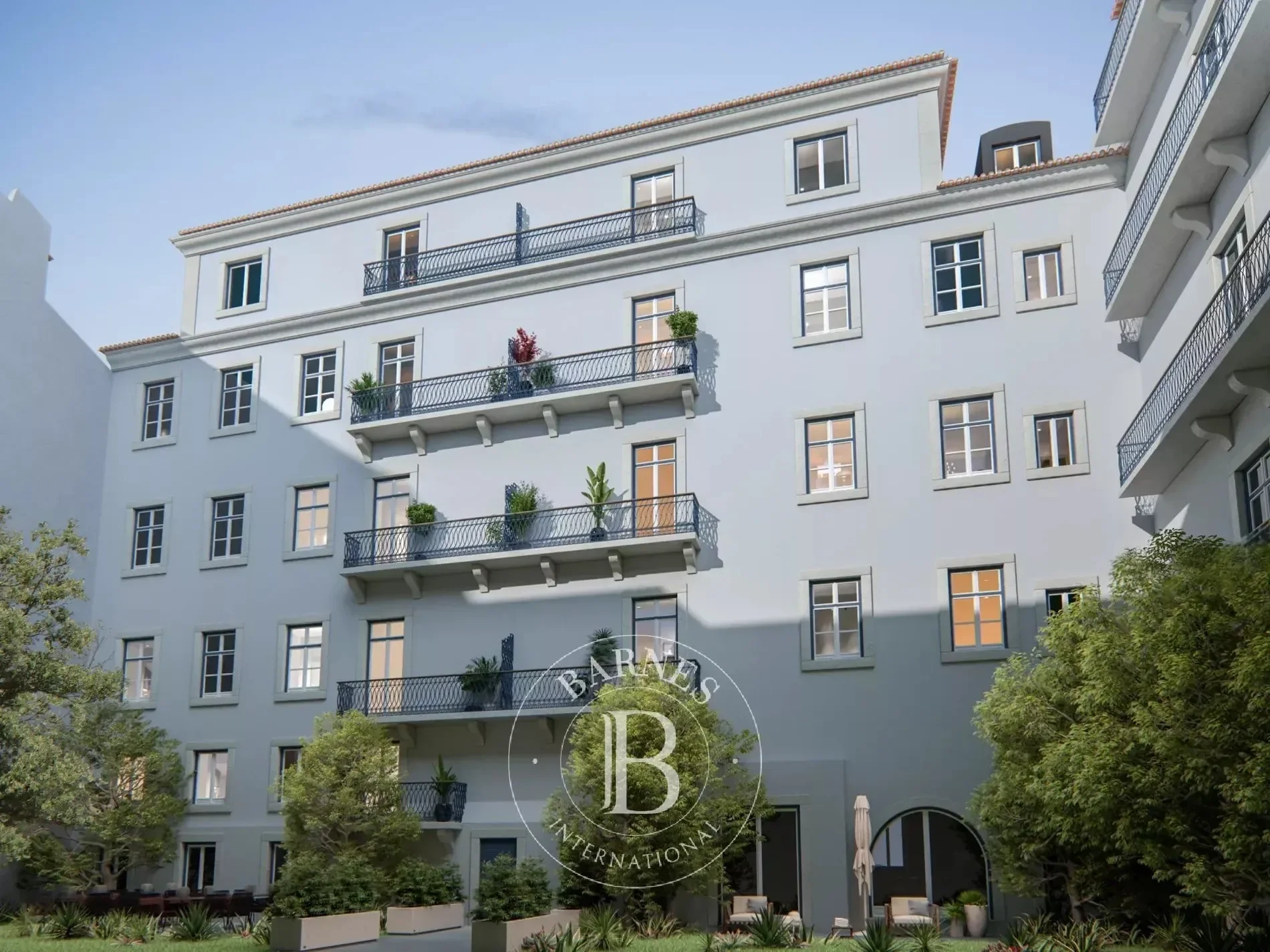 Exterior photo 2