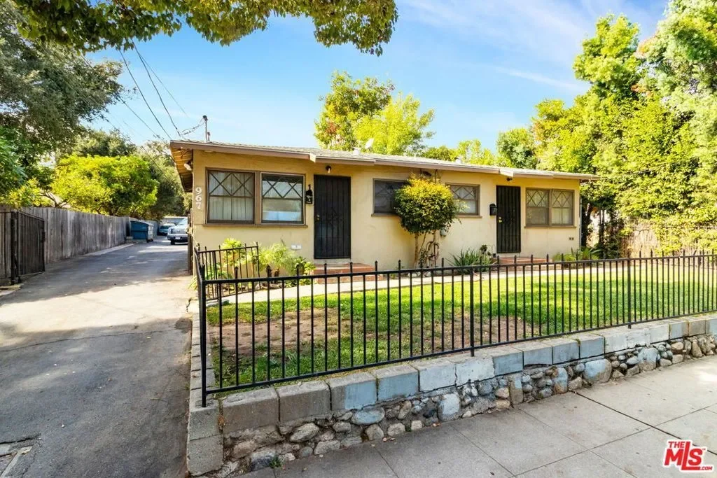 965 N Summit Avenue, Altadena, California, United States. - Photo 4