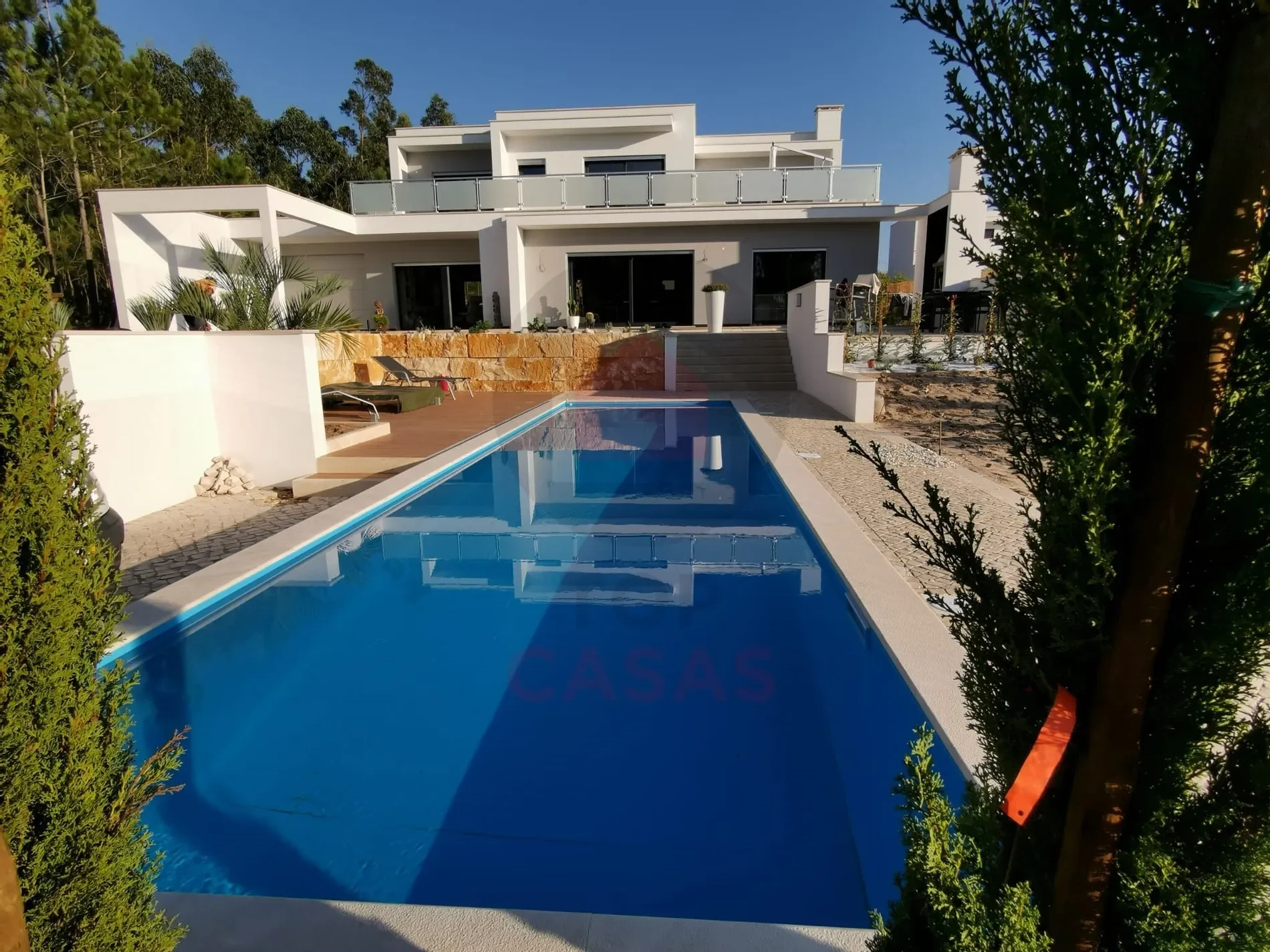 Exterior photo 4
