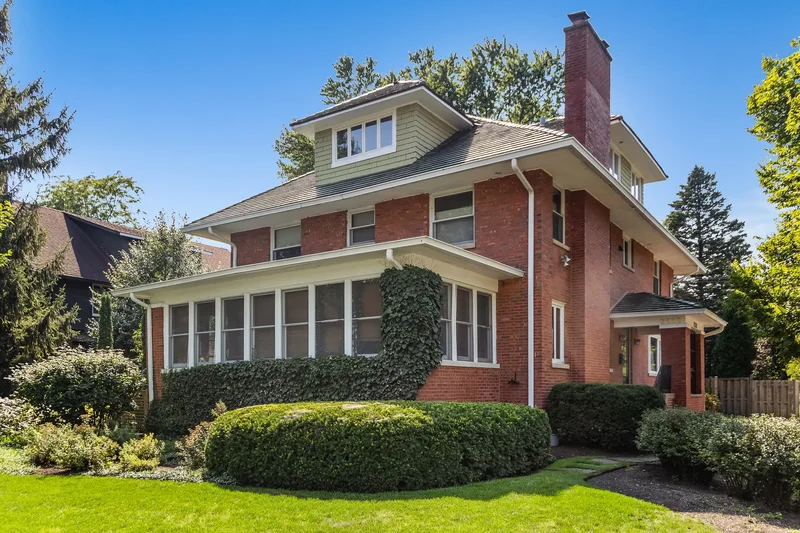 2528 Sheridan Road , Evanston, IL 60201, Evanston, Illinois, United States. - Photo 2
