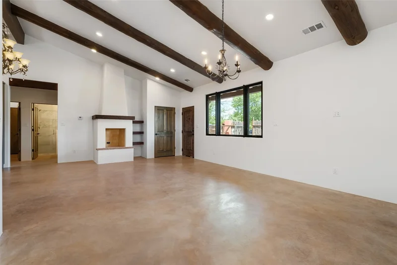126 Caminito Montano, Santa Fe, NM 87501, Santa Fe, New Mexico, United States. - Photo 15