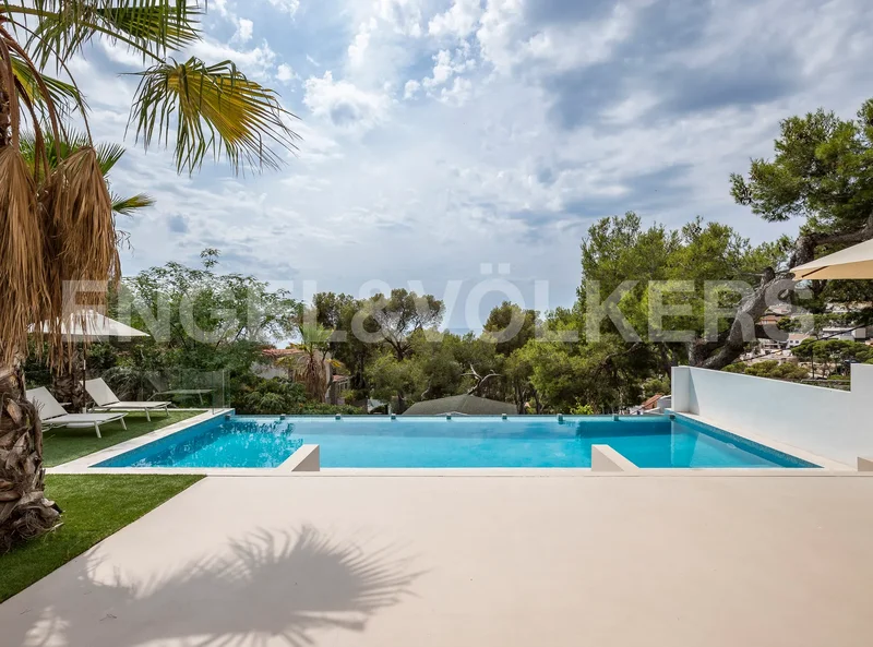 Passeig Can Vinyes, Castelldefels, Catalonia, Spain. - Photo 15