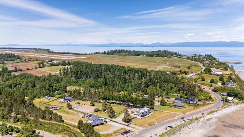 348 Lazo Rd, Comox, British Columbia, Canada. - Photo 25