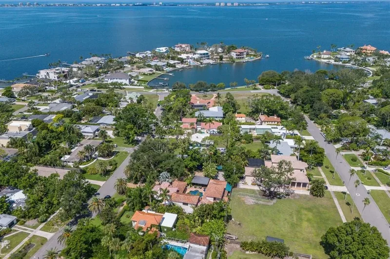 457 Woodland Drive, Sarasota, FL 34234, Sarasota, Florida, United States. - Photo 17