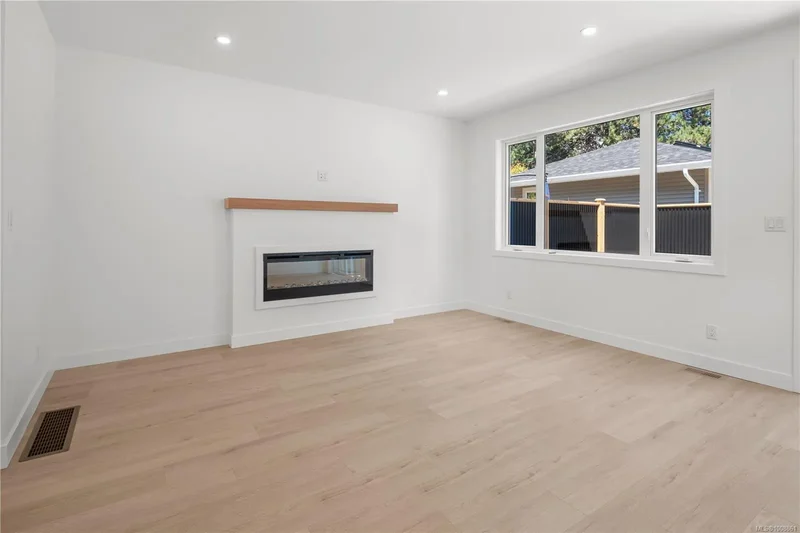568 Kay St B, Saanich, British Columbia, Canada. - Photo 16
