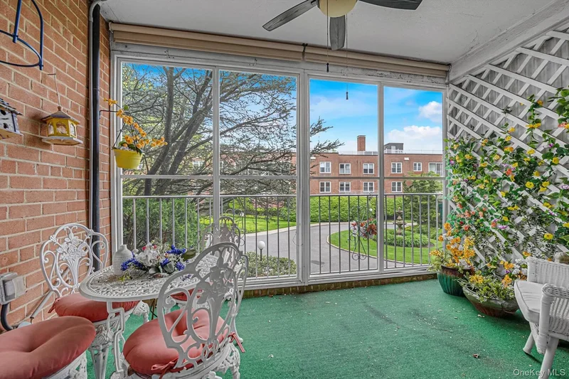 1390 Broadway, Hewlett, New York, United States. - Photo 4