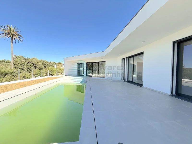 3 bedroom villa with excellent views, located in Caldas da Rainha