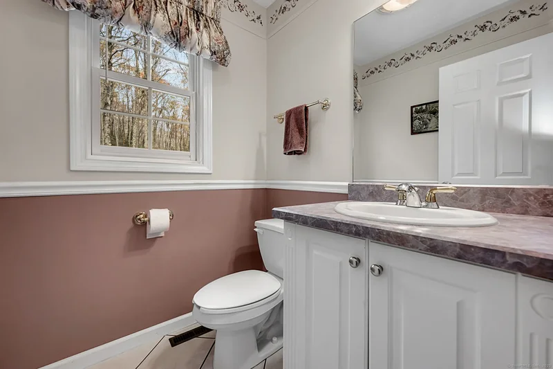 8 Briar Cliff, Burlington, Connecticut, United States. - Photo 17