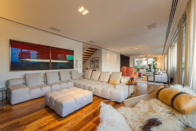 Three Level Penthouse With Signature Design And Panoramic Views