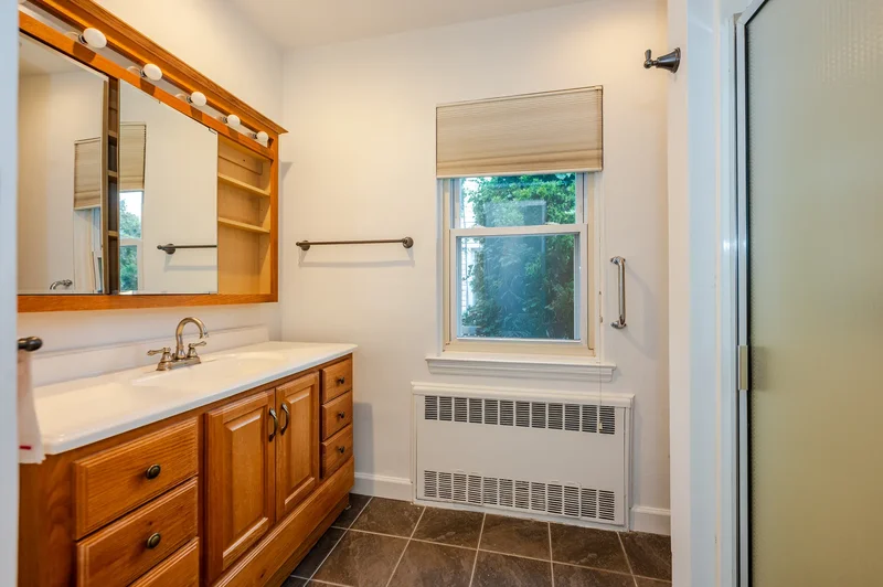 10 Linden Street, Malverne, NY 11565, Malverne, New York, United States. - Photo 15