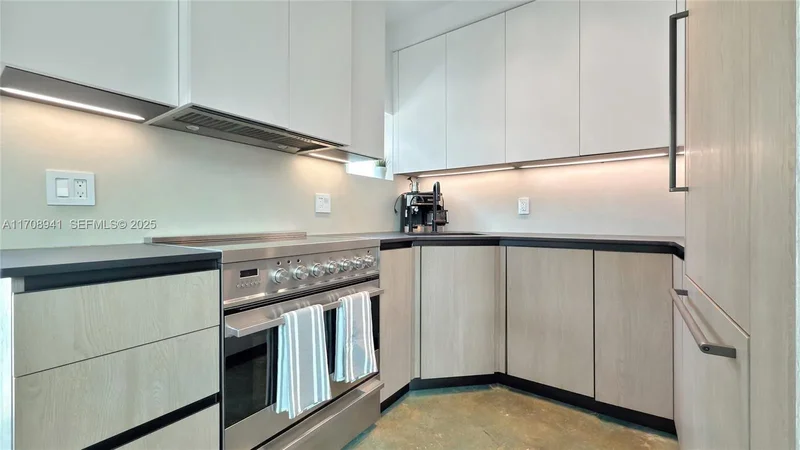 734 Michigan Ave 7 and 6, Miami Beach, Florida, United States. - Photo 12