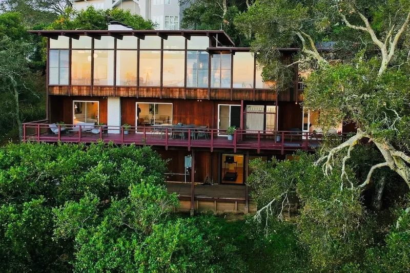 Single Family Residence in Portola Valley