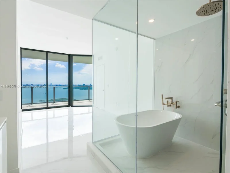 700 NE 24th St 3606, Miami, Florida, United States. - Photo 10