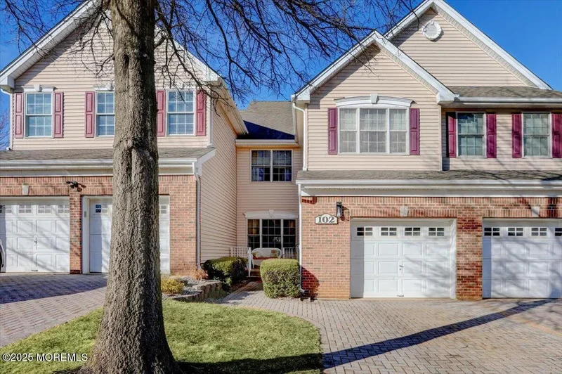 102 Whitlock Court, Manalapan, NJ 07726, Manalapan Township, New Jersey, United States. - Photo 17