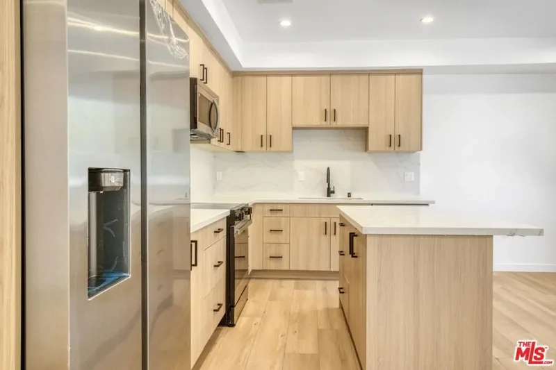 10828 Hesby Street, Los Angeles, California, United States. - Photo 40