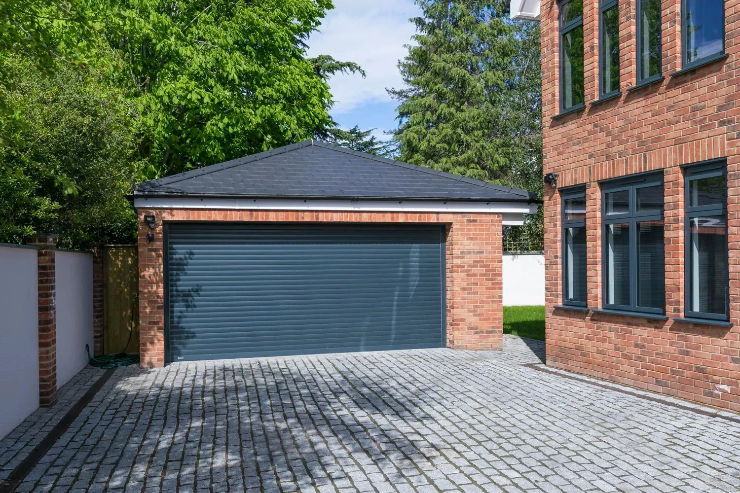 Exterior photo 5