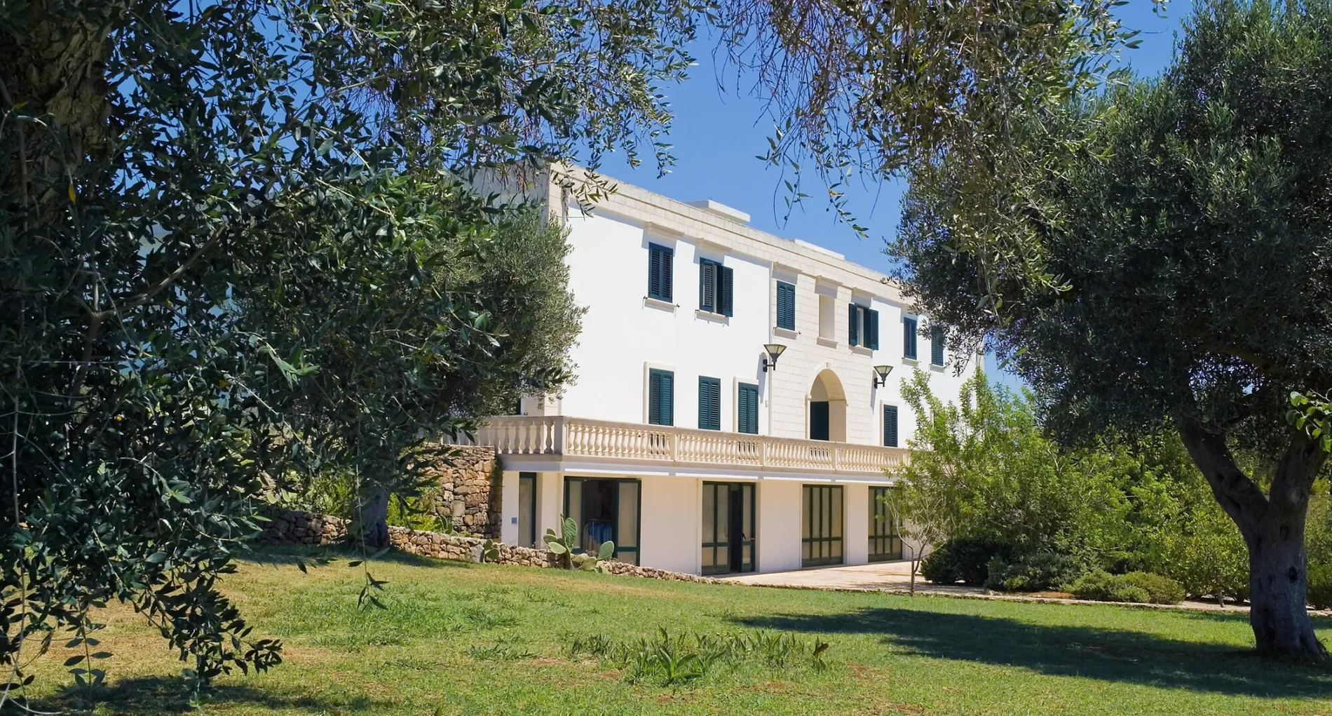 Exterior photo 3